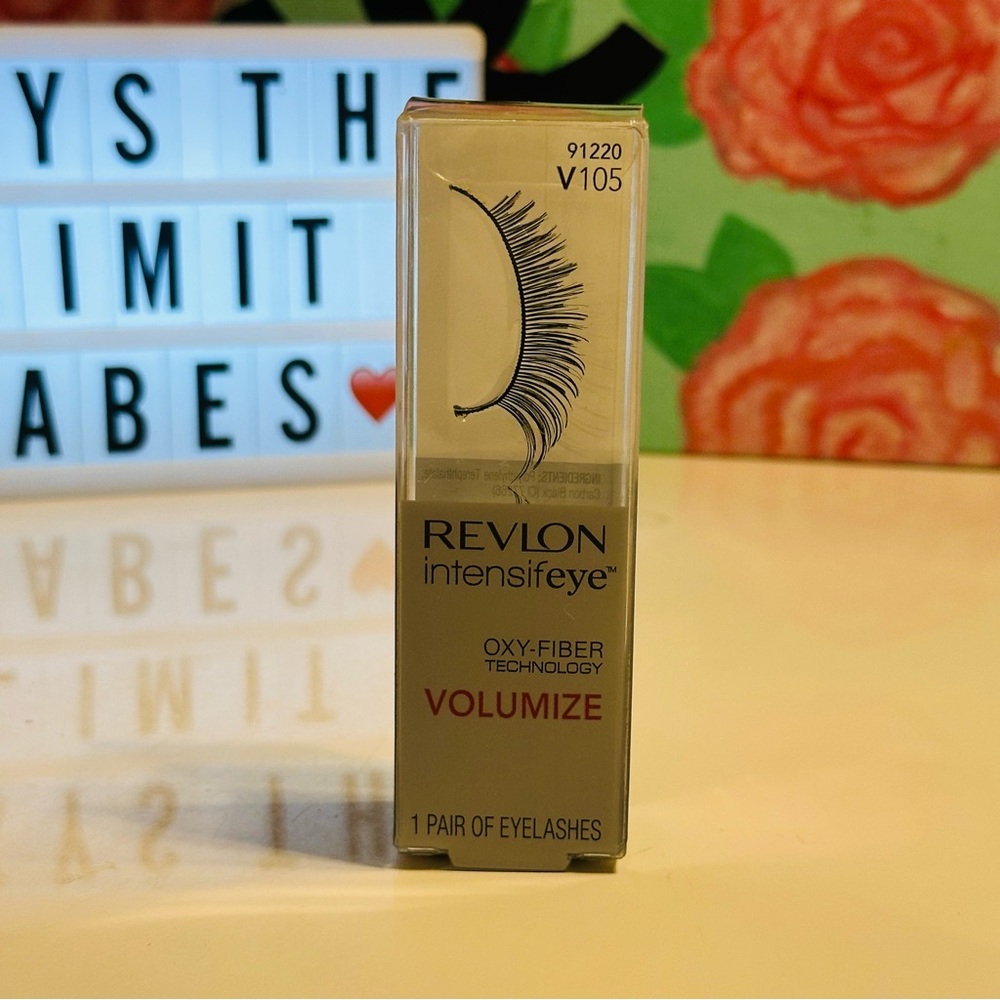 Revlon Intensifeye Volumize Eyelashes – Black | NIB